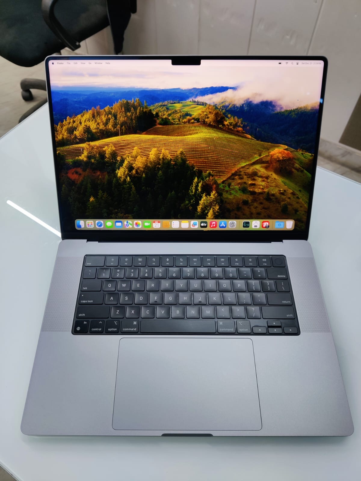16 inch Apple MacBook Pro M1 Pro chip, a powerhouse for super heavy jobs